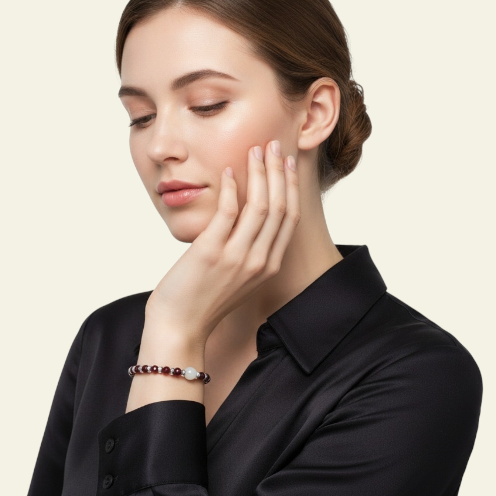 Bracciale in granato e adularia SharifaCrystals® realizzato a mano
