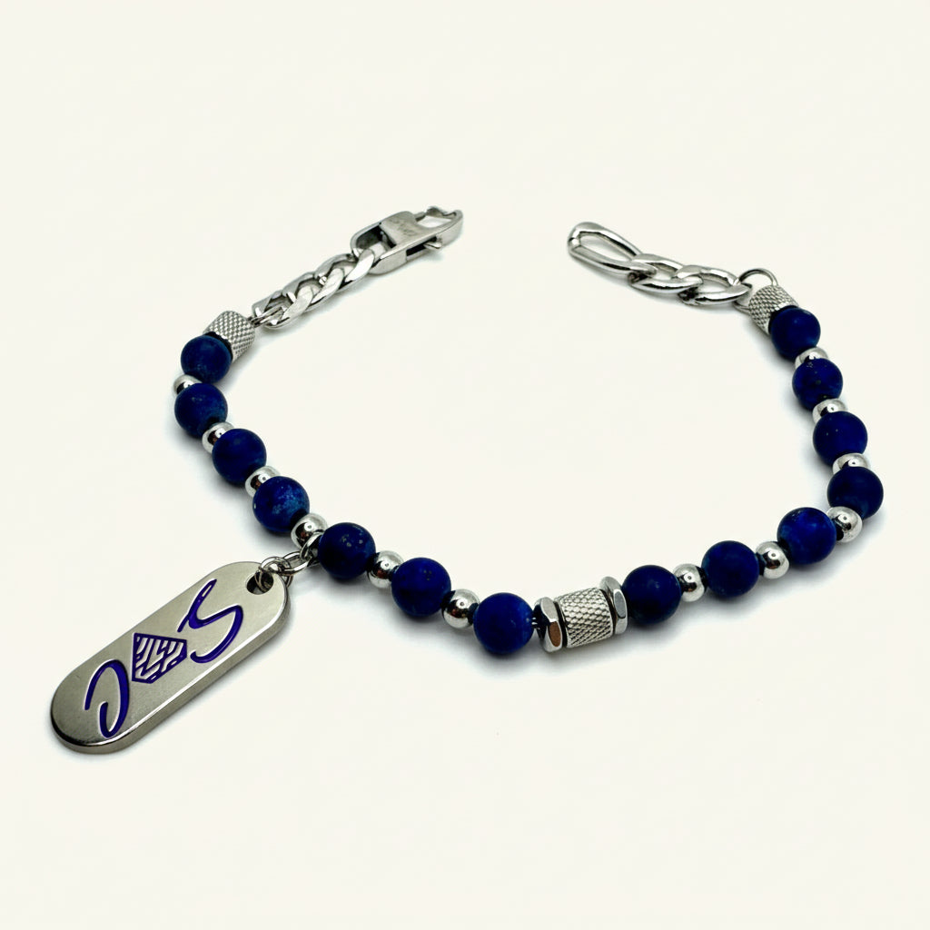 Dettaglio delle pietre blu lapislazzuli del bracciale SharifaCrystals®