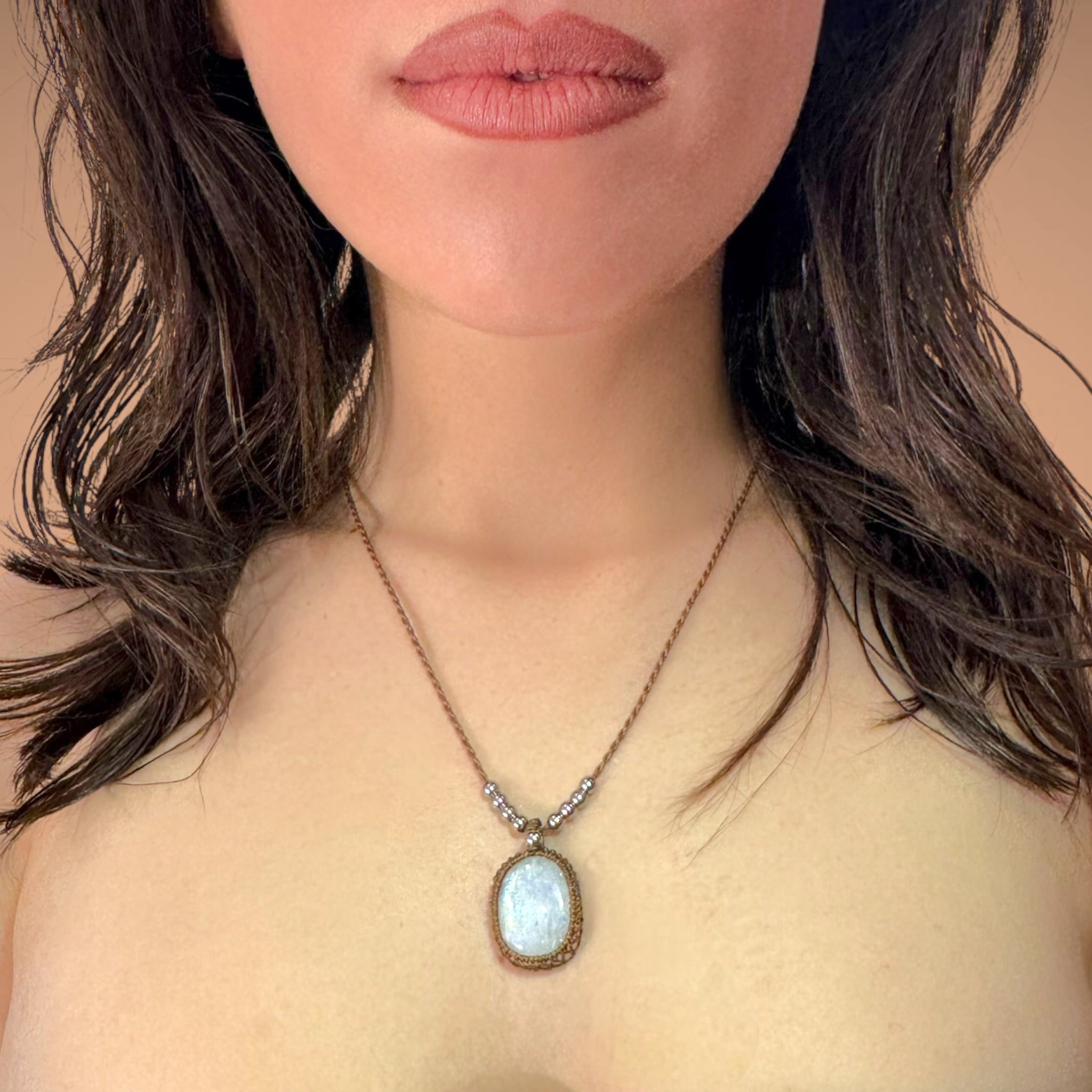 Collana labradorite bianca 21x18mm Sharifa Crystals