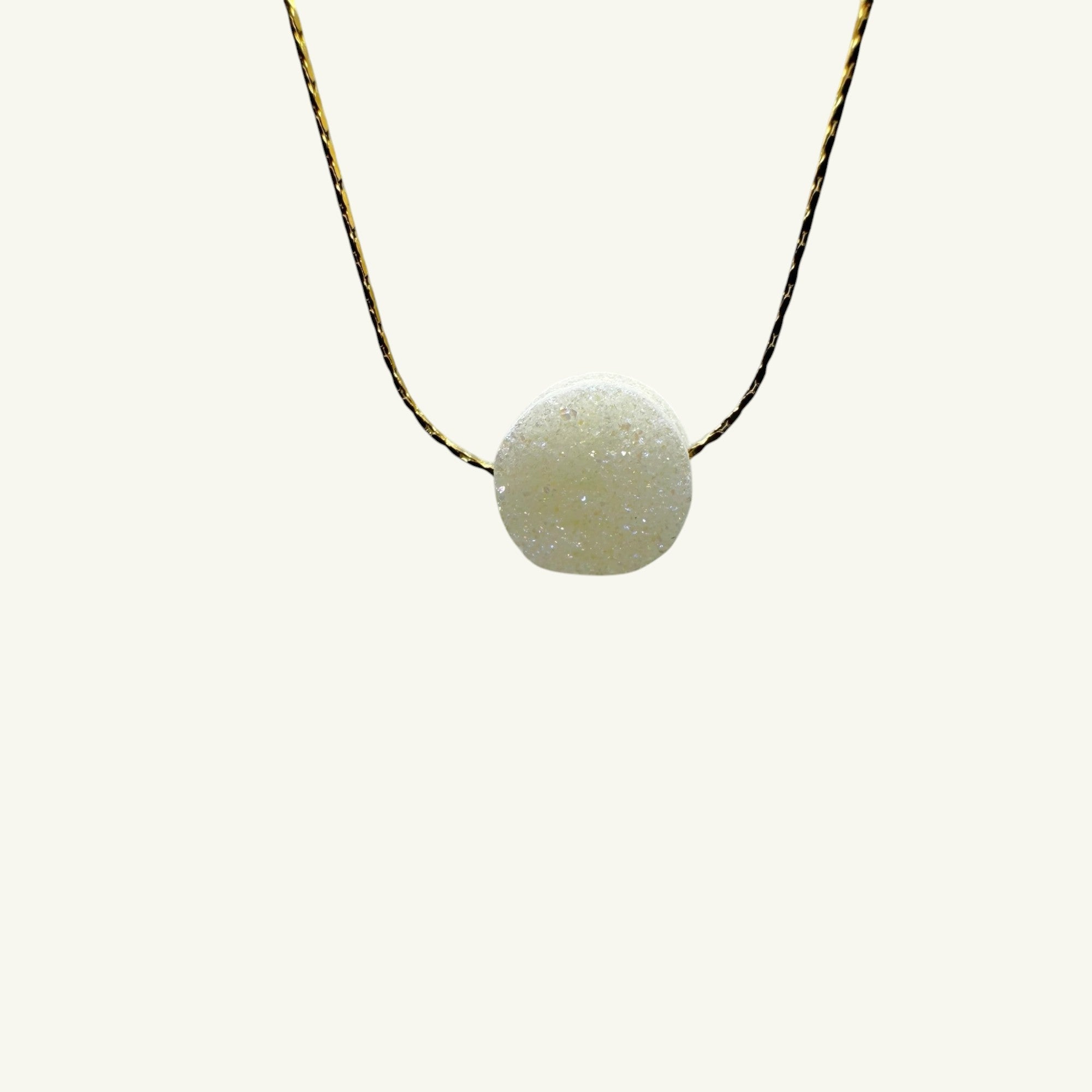 Collana punto luce drusa agata bianca oro Sharifa Crystals