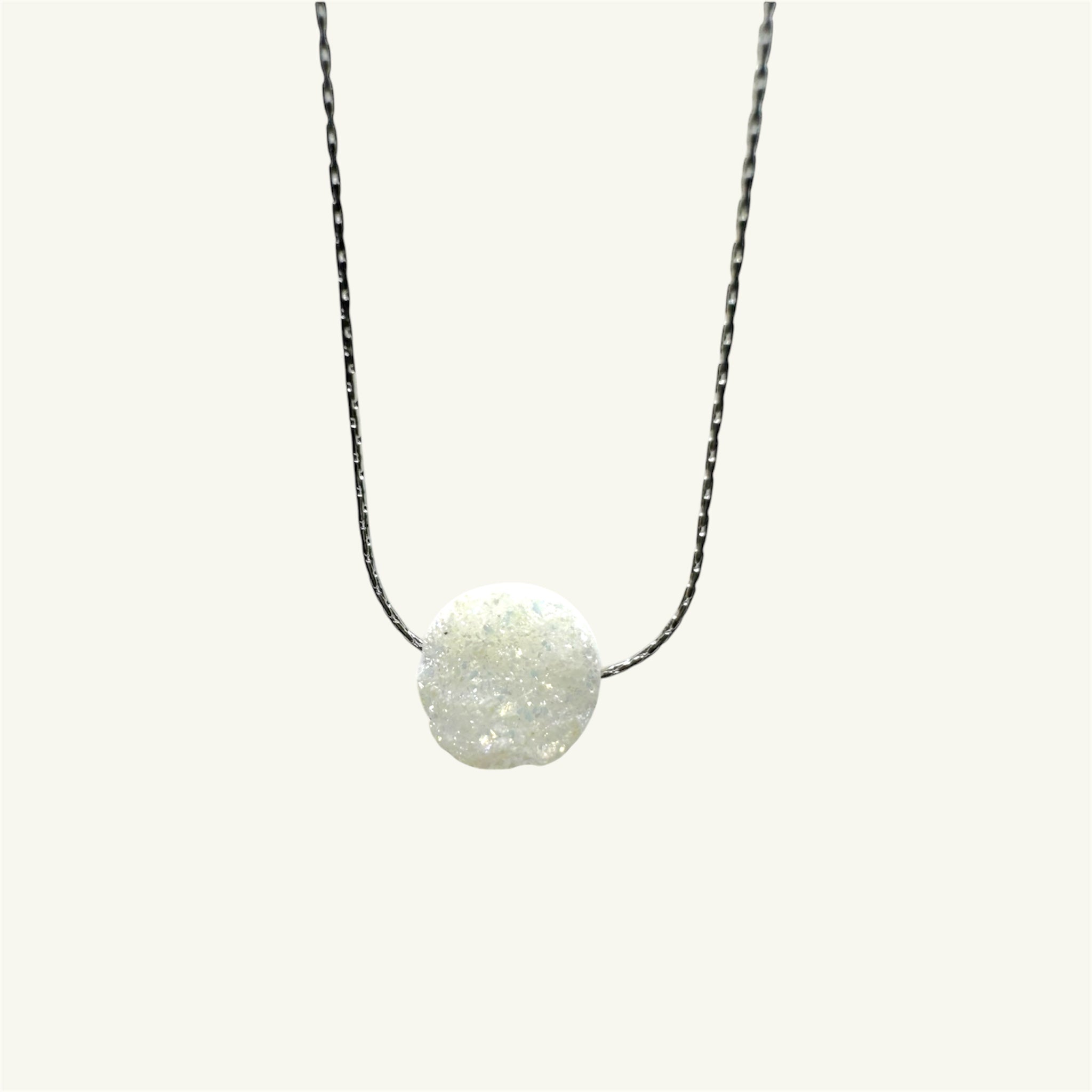 Collana punto luce drusa agata bianca Sharifa Crystals